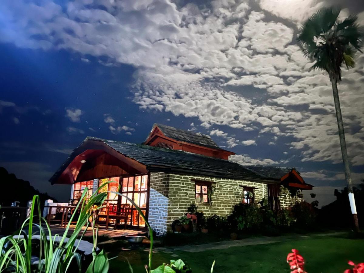 Es Deurali Resort Pokhara Exterior photo