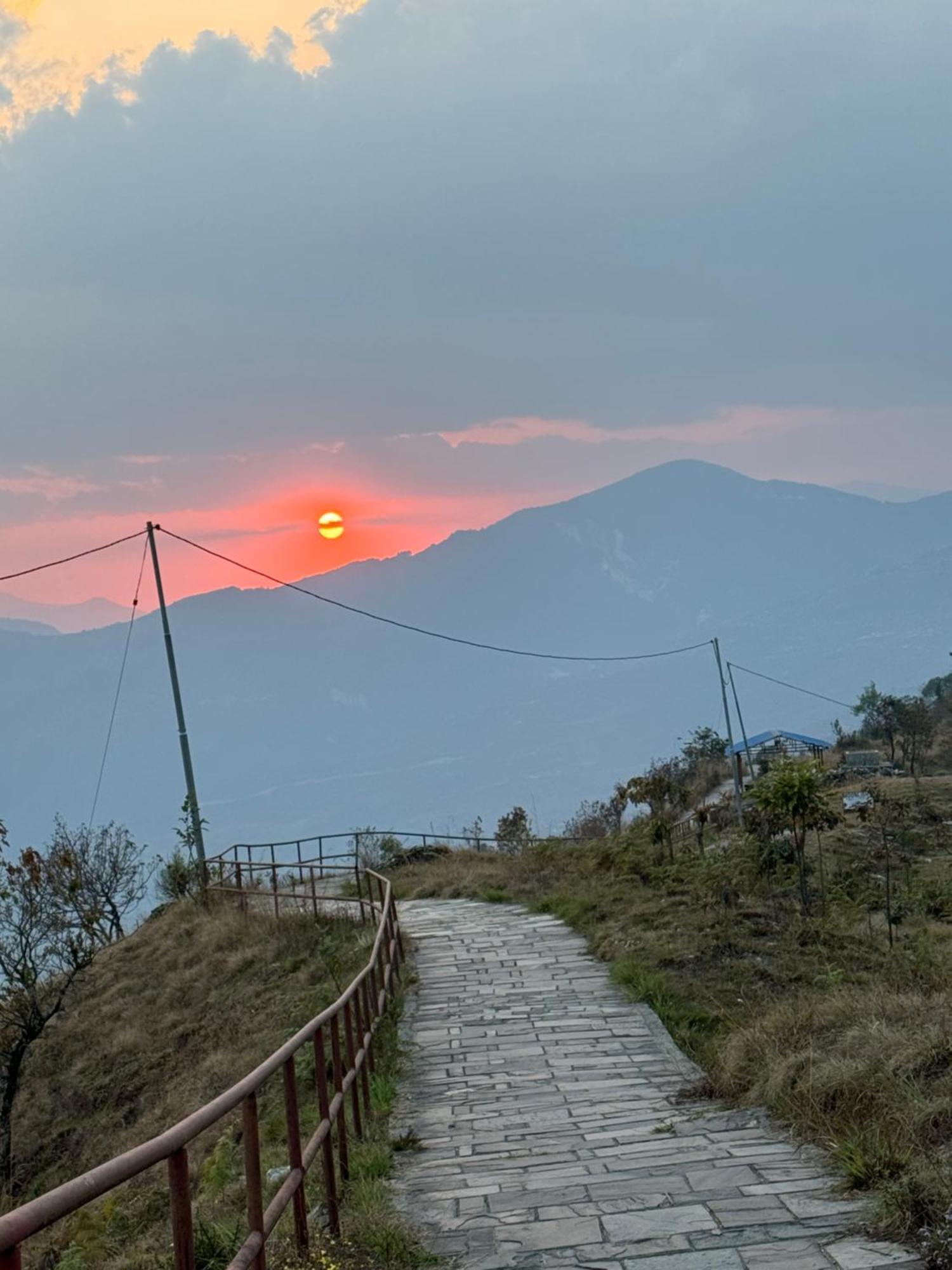 Es Deurali Resort Pokhara Exterior photo