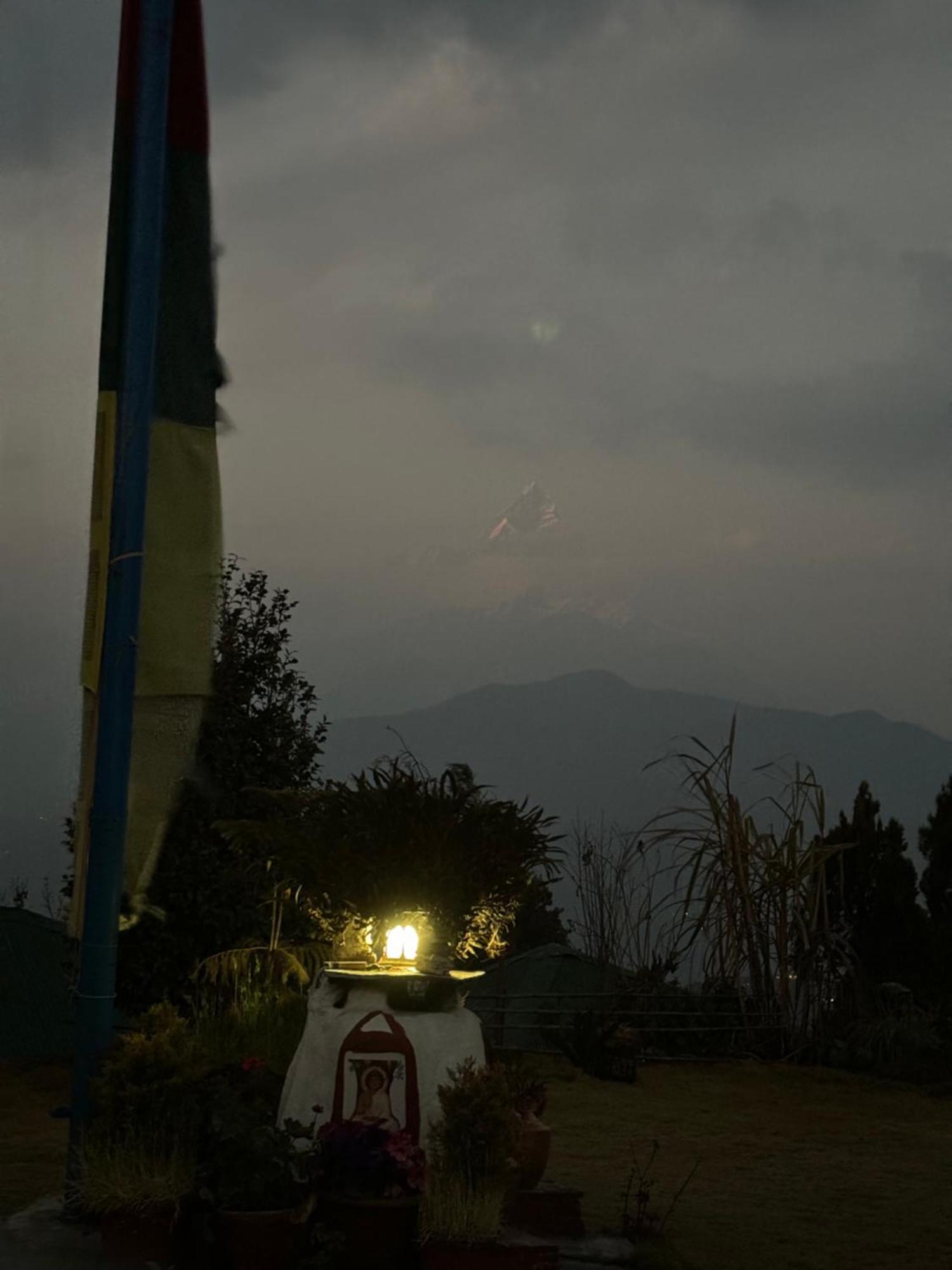 Es Deurali Resort Pokhara Exterior photo