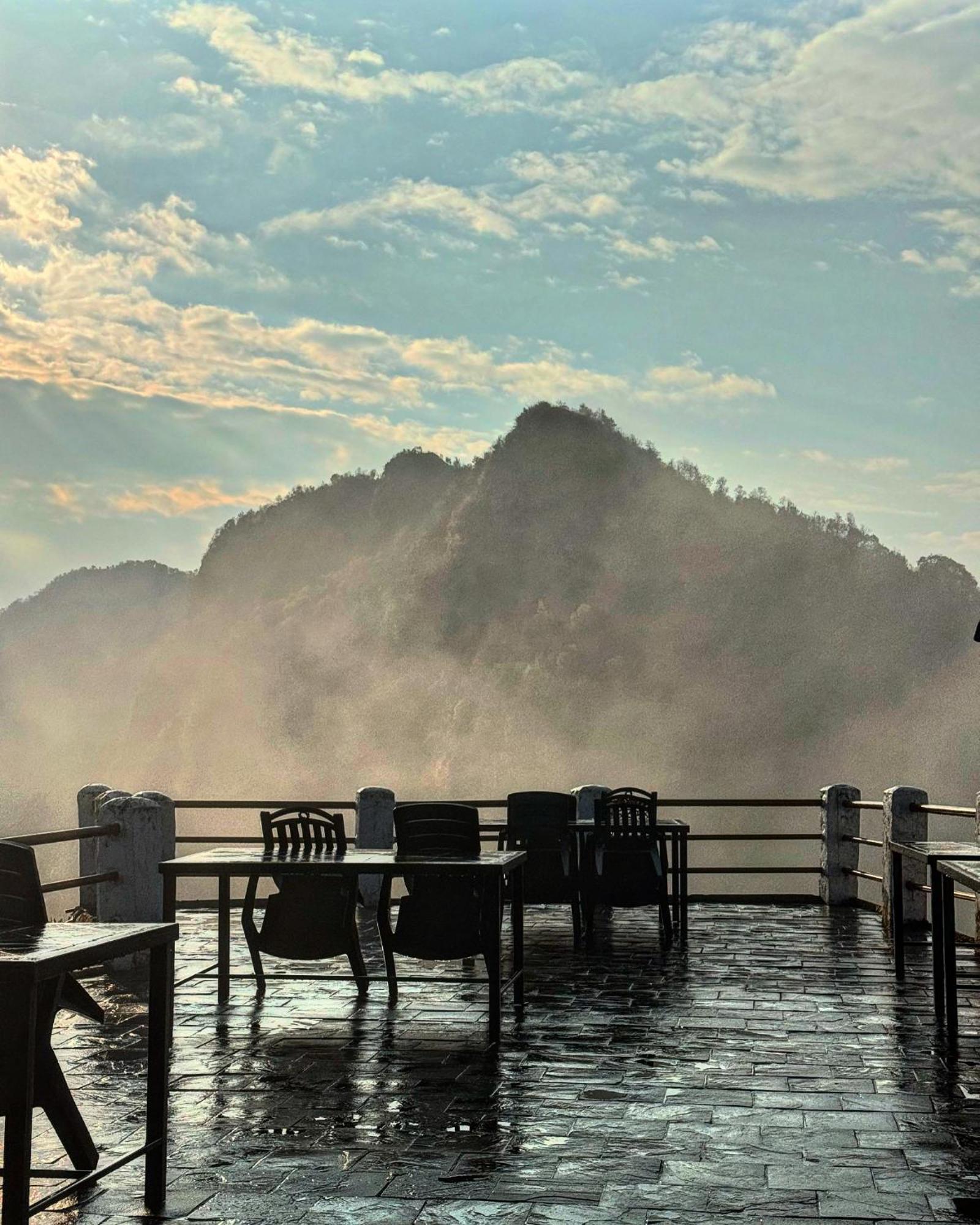 Es Deurali Resort Pokhara Exterior photo